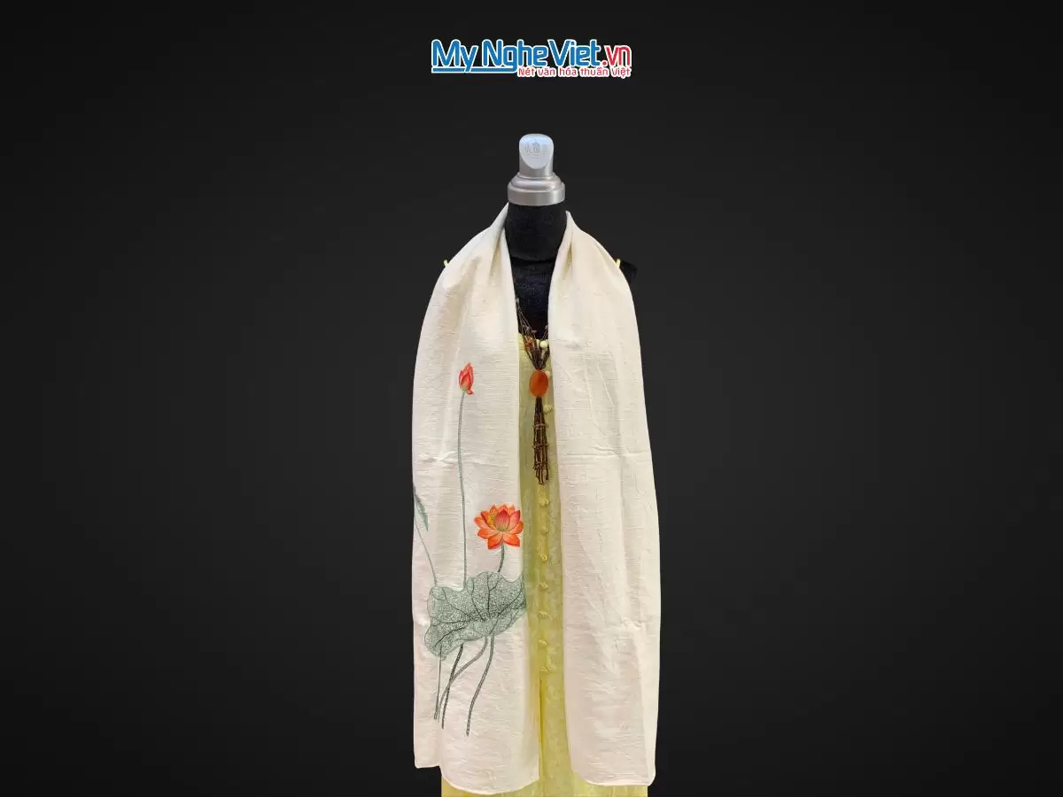 Khăn lụa đũi họa tiết hoa sen thêu tay 100% silk (14) Khăn lụa đũi họa tiết hoa sen thêu tay 100% silk