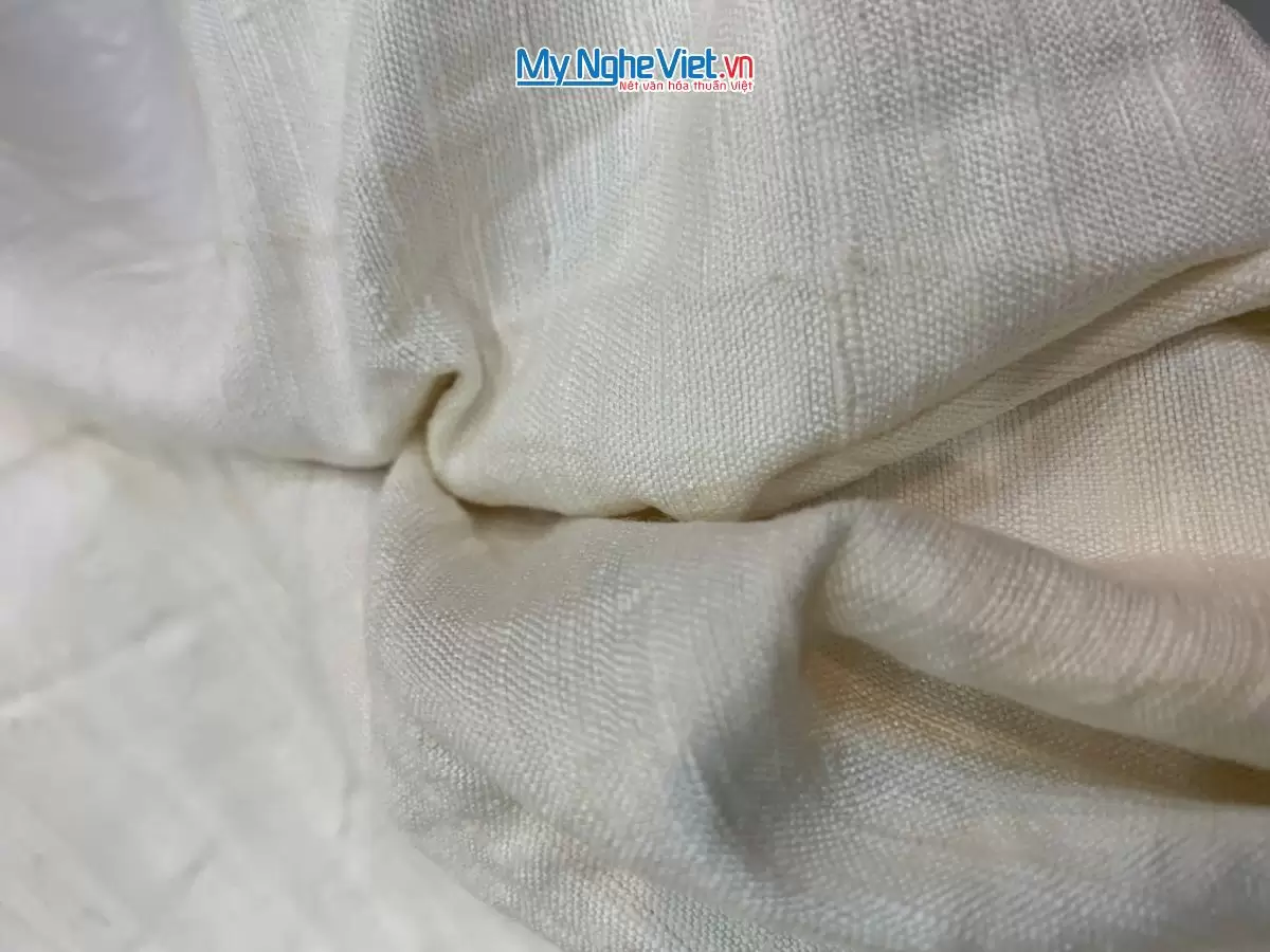Khăn lụa đũi họa tiết hoa sen thêu tay 100% silk (19) Khăn lụa đũi họa tiết hoa sen thêu tay 100% silk