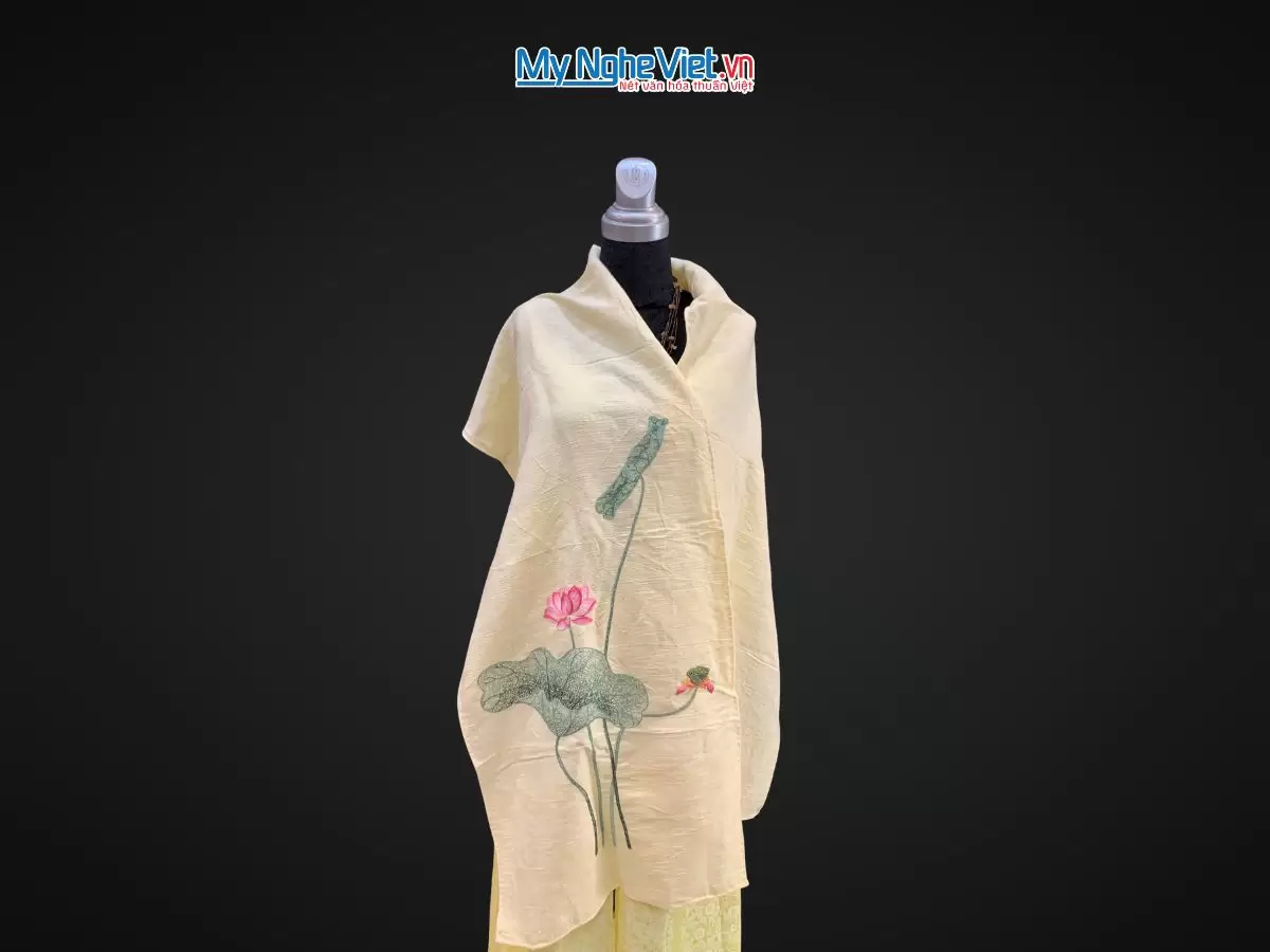 Khăn lụa đũi họa tiết hoa sen thêu tay 100% silk (6) Khăn lụa đũi họa tiết hoa sen thêu tay 100% silk