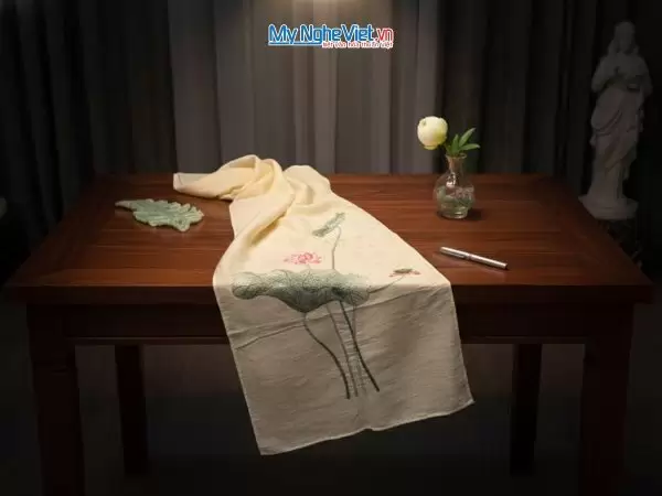 Khăn lụa đũi họa tiết hoa sen thêu tay 100% silk