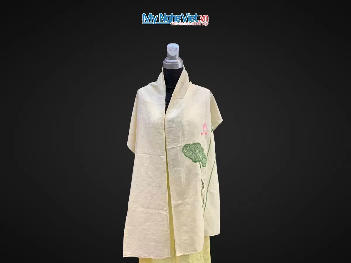 Khăn lụa đũi họa tiết hoa sen thêu tay 100% silk Khăn lụa đũi họa tiết hoa sen thêu tay 100% silk