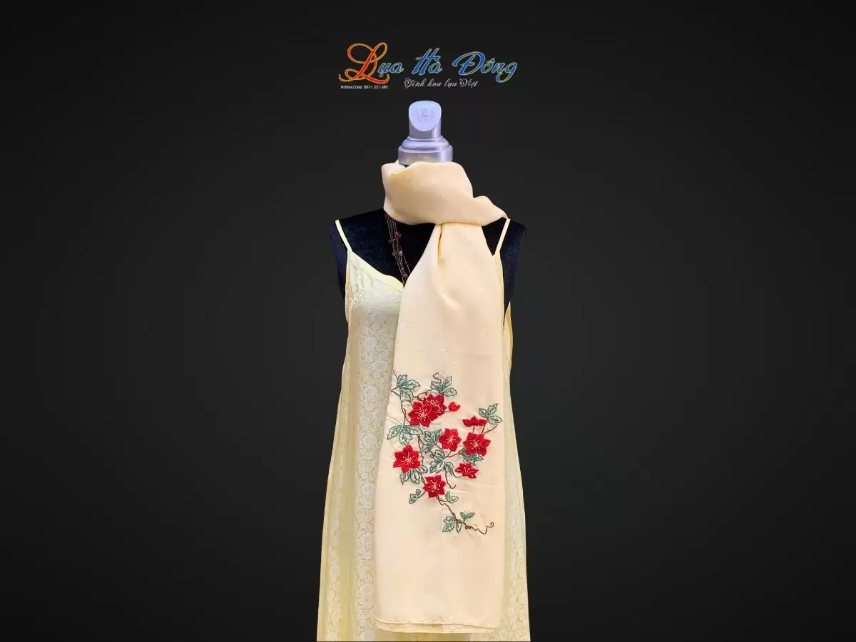 Khăn lụa tơ tằm thêu hoa (11) Khăn lụa vân cổ thêu tay mai vàng