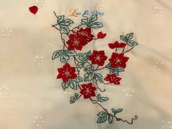 Khăn lụa vân cổ thêu tay mai vàng
