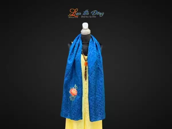 Khăn lụa thêu tay đuôi công xanh đậm