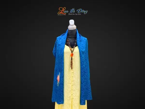 Khăn lụa thêu tay đuôi công xanh đậm