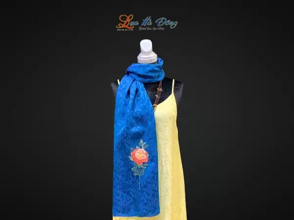 Khăn lụa thêu tay đuôi công xanh đậm