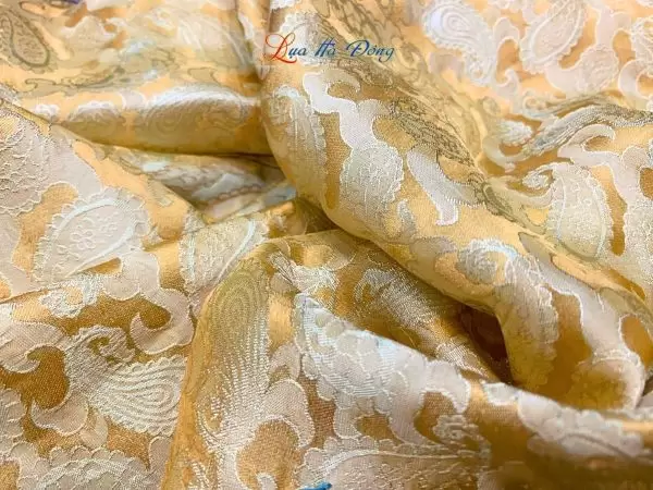 Khăn lụa thêu tay đuôi công vàng đồng