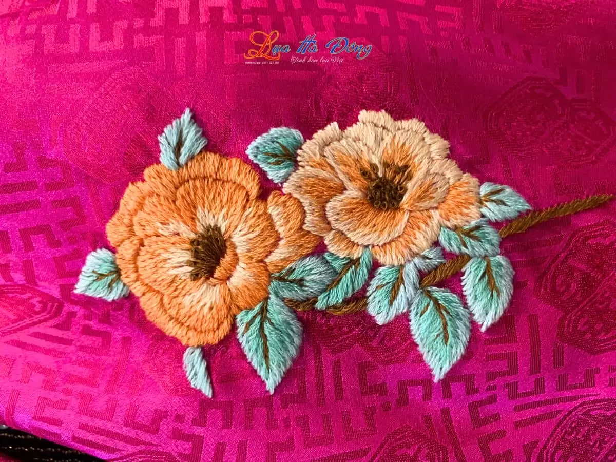 Khăn lụa tơ tằm thêu hoa (20)nen Khăn lụa thêu tay song thọ hồng