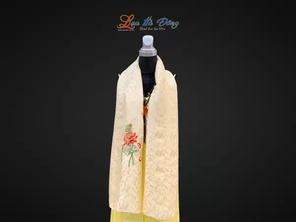 Khăn lụa thêu tay đuôi công kem