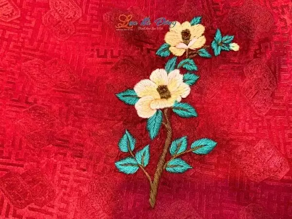 Khăn lụa thêu tay song hỷ đỏ