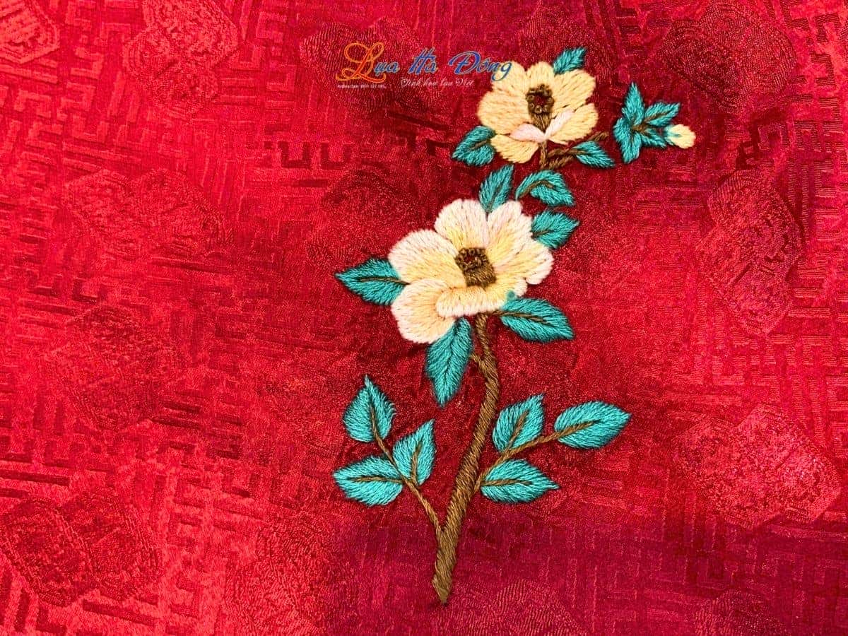 Khăn lụa tơ tằm thêu hoa (42)nennen Khăn lụa thêu tay song hỷ đỏ