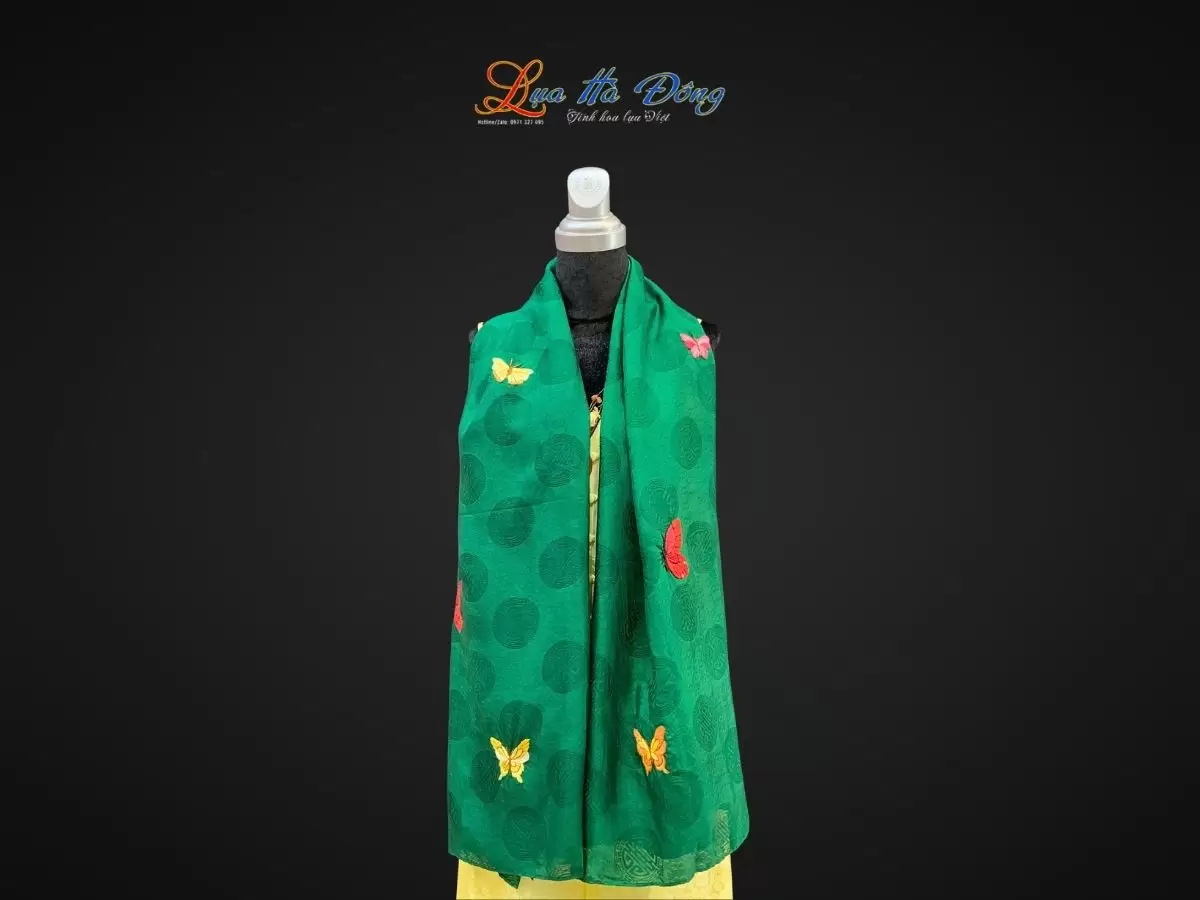 Khăn lụa tơ tằm thêu hoa (6) Khăn lụa vân cổ thêu tay triện thọ xanh