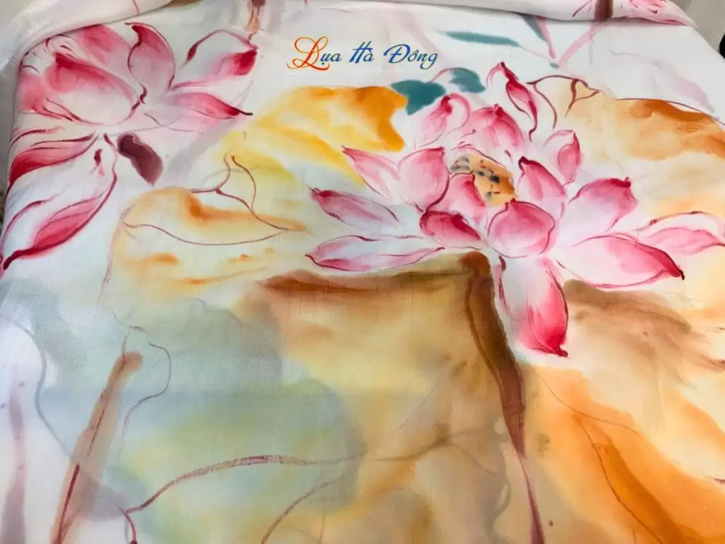 Khăn lụa tơ tằm màu trắng hoa sen