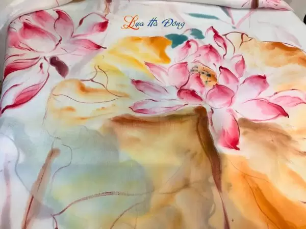 Khăn lụa tơ tằm màu trắng hoa sen