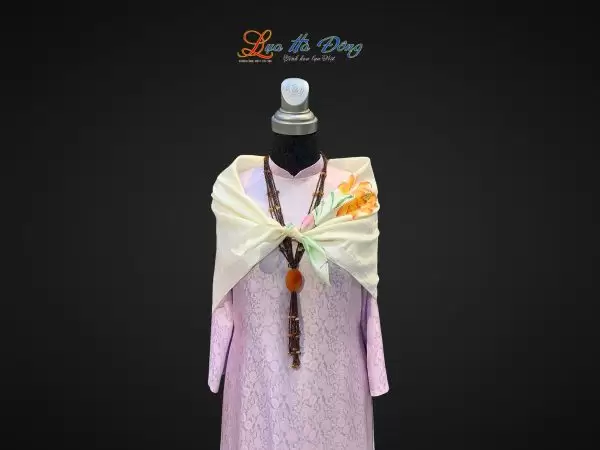 Khăn lụa vuông tơ tằm màu trắng vẽ hoa