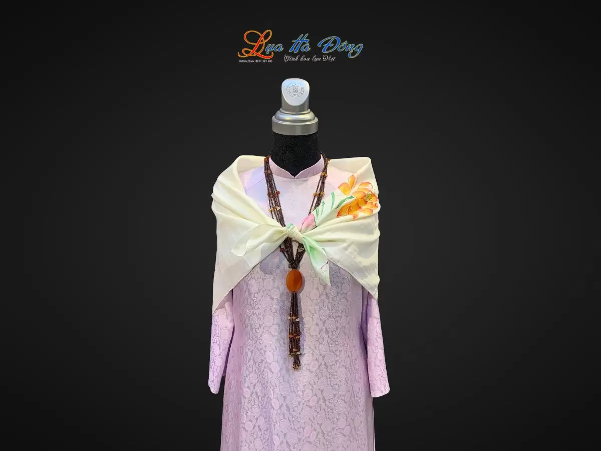 Khăn lụa vuông tơ tằm vẽ hoa (11) Khăn lụa vuông tơ tằm màu trắng vẽ hoa