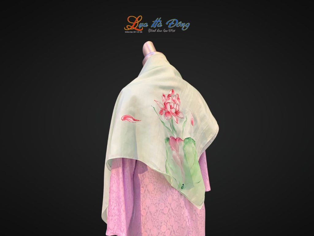 Khăn lụa vuông tơ tằm màu xanh lá vẽ hoa