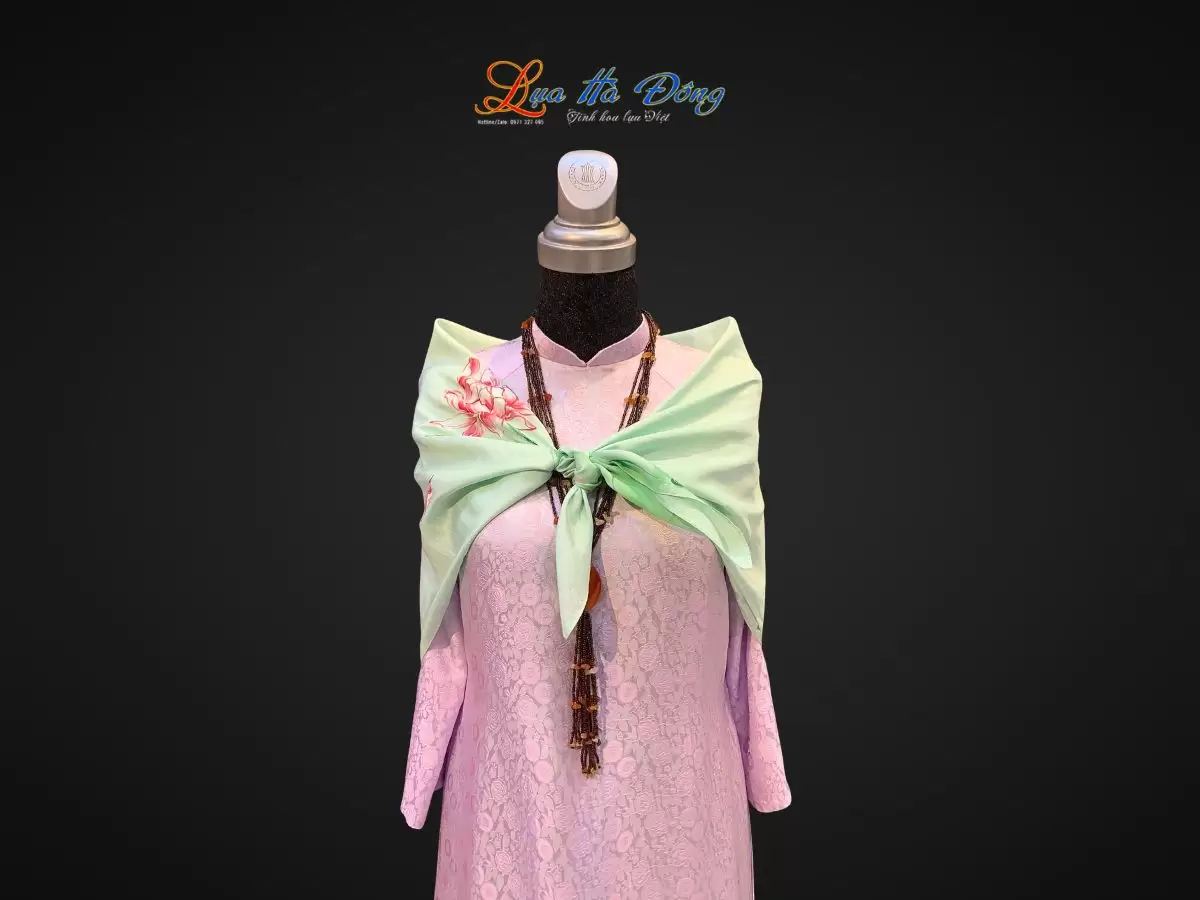 Khăn lụa vuông tơ tằm vẽ hoa (15) Khăn lụa vuông tơ tằm màu xanh lá vẽ hoa