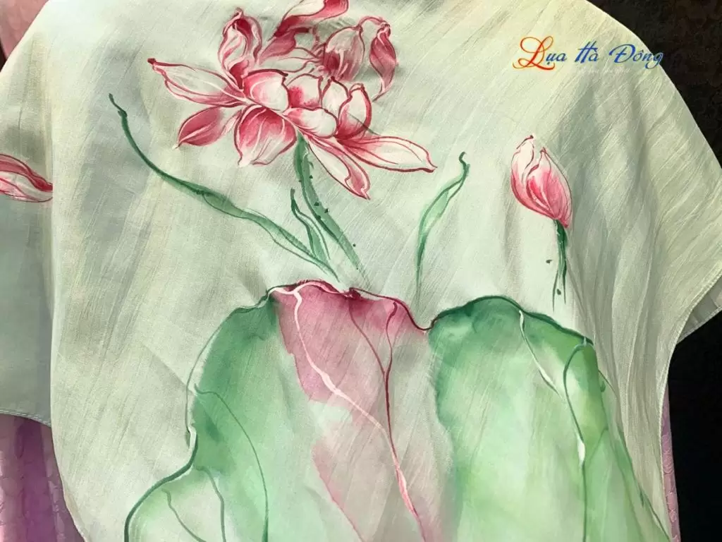 Khăn lụa vuông tơ tằm màu xanh lá vẽ hoa