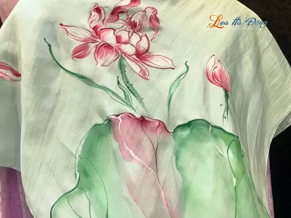 Khăn lụa vuông tơ tằm màu xanh lá vẽ hoa