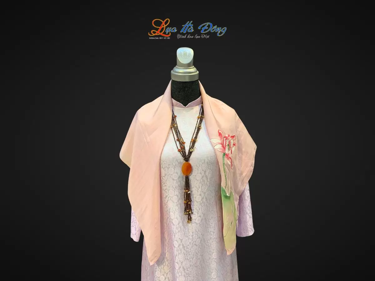 Khăn lụa vuông tơ tằm vẽ hoa (17) Khăn lụa vuông tơ tằm màu hồng vẽ hoa