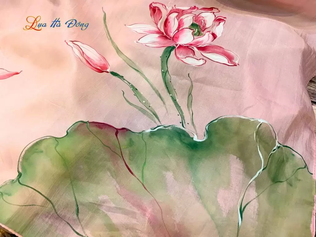 Khăn lụa vuông tơ tằm màu hồng vẽ hoa