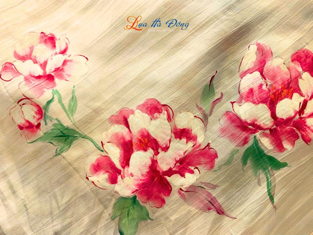 Khăn lụa vuông tơ tằm màu hồng vẽ hoa