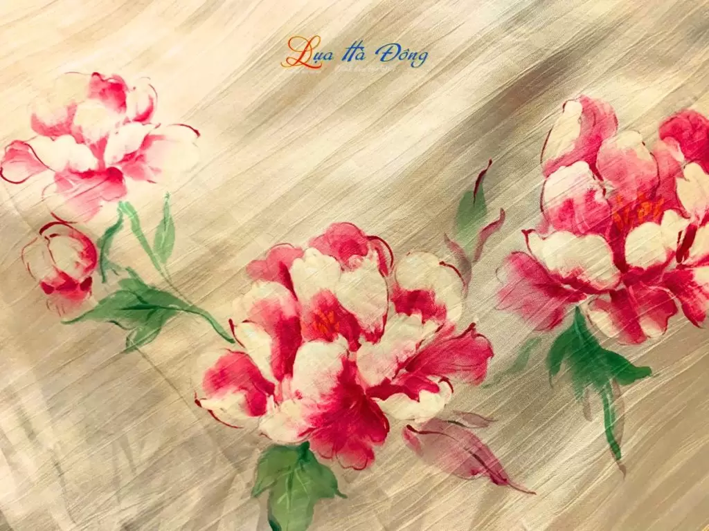 Khăn lụa vuông tơ tằm màu hồng vẽ hoa
