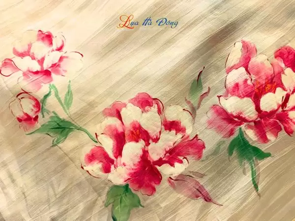 Khăn lụa vuông tơ tằm màu hồng vẽ hoa