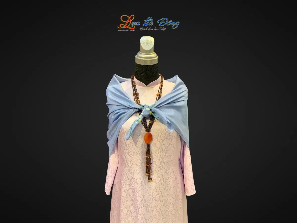 Khăn lụa vuông tơ tằm vẽ hoa (7) Khăn lụa vuông tơ tằm màu xanh vẽ hoa