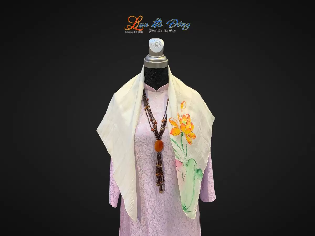 Khăn lụa vuông tơ tằm vẽ hoa (9) Khăn lụa vuông tơ tằm màu trắng vẽ hoa