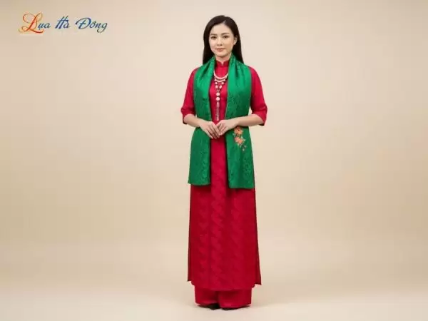 Khăn lụa thêu tay đuôi công xanh lá