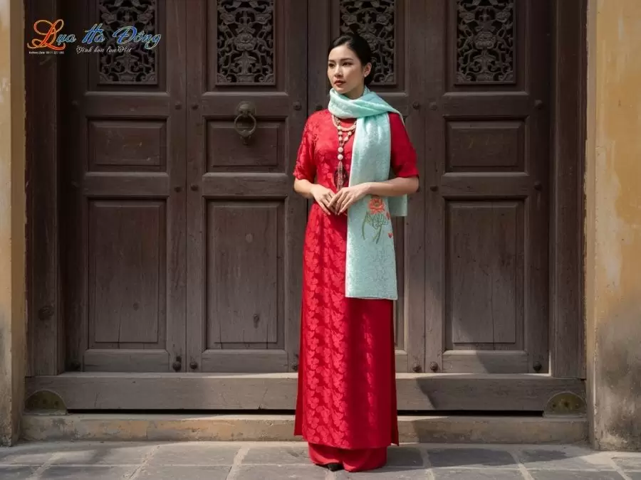 khan-lua-theu-tay-duoi-cong-xanh-mint (4) Khăn lụa thêu tay đuôi công xanh mint