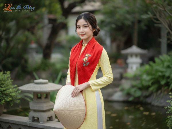 Khăn lụa vuông thêu tay song hỷ màu đỏ