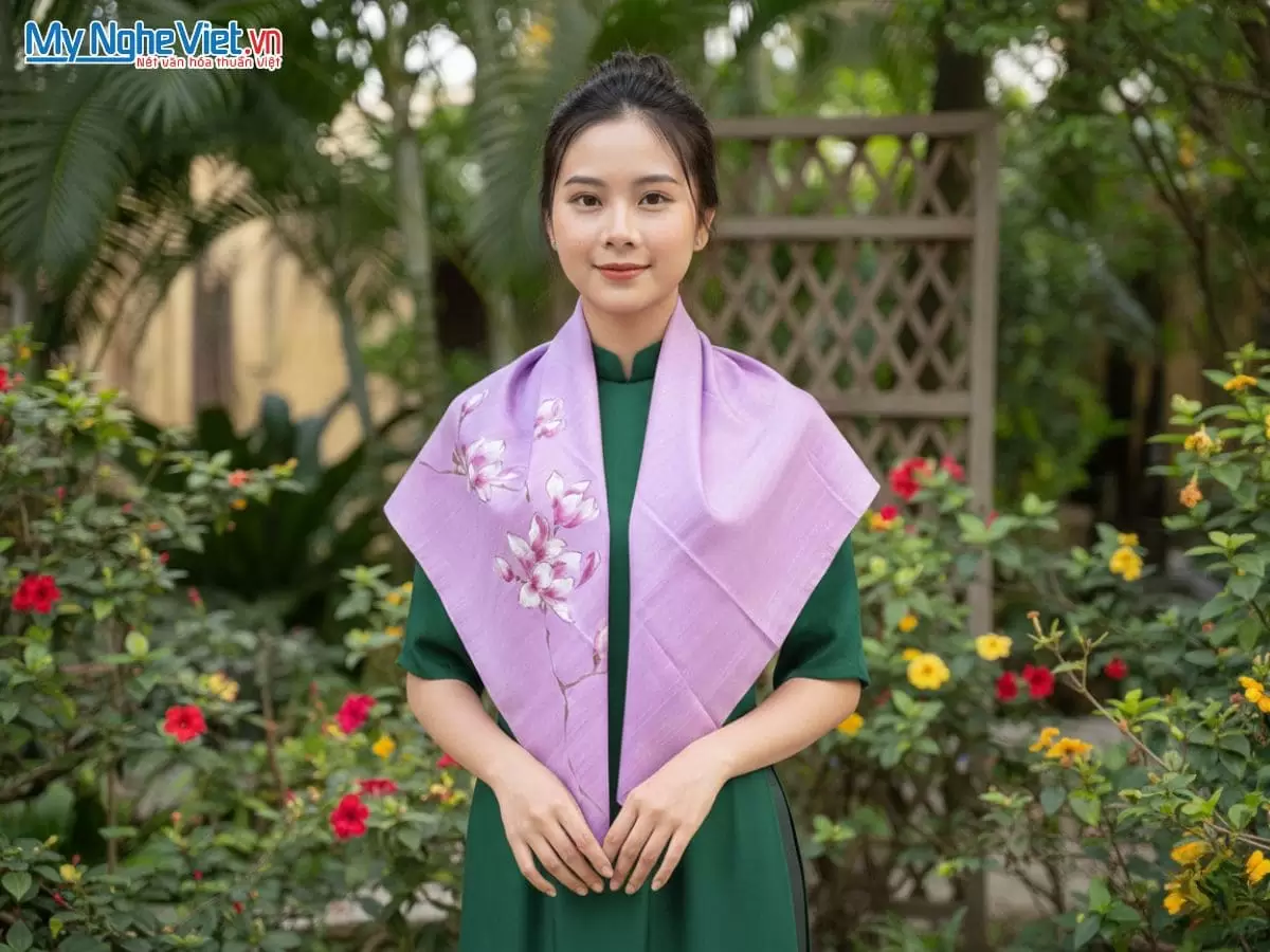 Khăn lụa vuông tơ tằm màu tím vẽ hoa