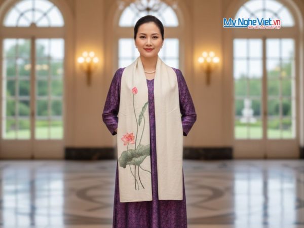 Khăn lụa đũi họa tiết hoa sen thêu tay màu trắng 100% silk cao cấp