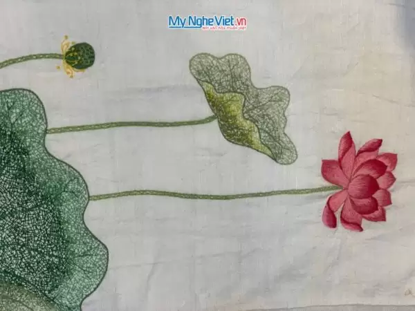 Khăn lụa đũi họa tiết hoa sen thêu tay màu trắng 100% silk cao cấp