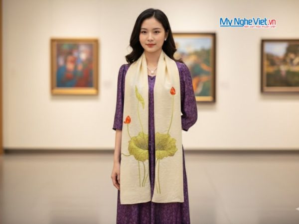 Khăn lụa đũi họa tiết hoa sen thêu tay màu kem 100% silk cao cấp