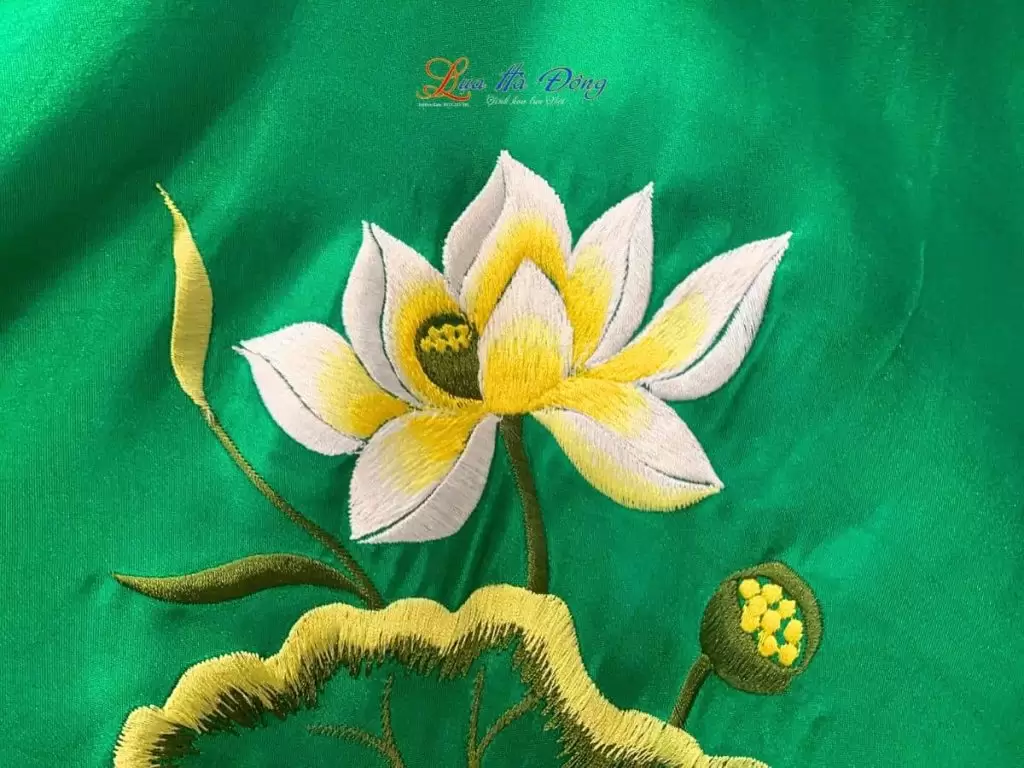 Khăn lụa vuông thêu sen trơn màu xanh lá