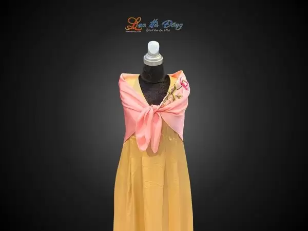 Khăn lụa vuông thêu sen trơn màu hồng phấn