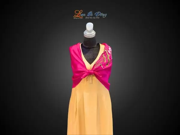 Khăn lụa vuông thêu sen trơn màu hồng tím