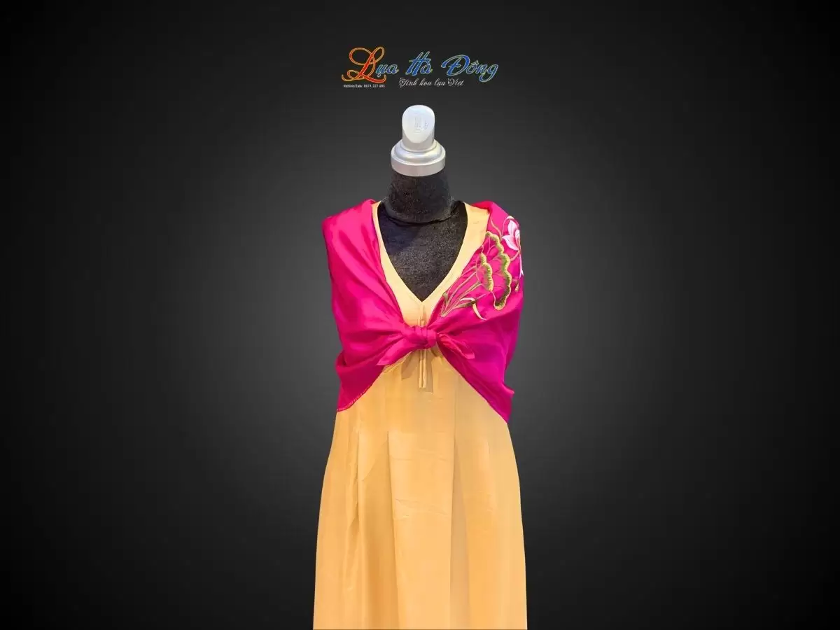 Khăn lụa thêu sen trơn (7) Khăn lụa vuông thêu sen trơn màu hồng tím