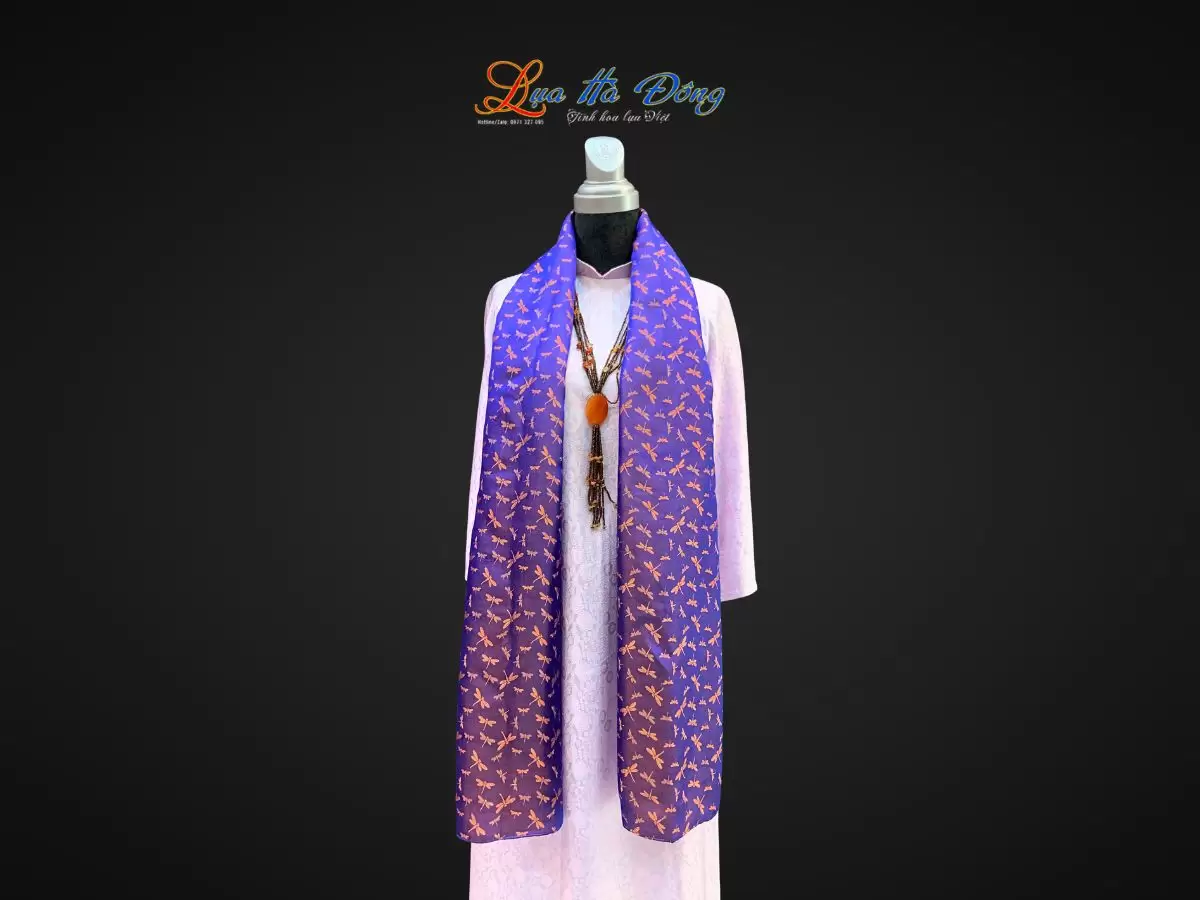 Khăn lụa tơ tằm dài họa tiết (1) Khăn lụa tơ tằm dài họa tiết chuồn chuồn tím cam