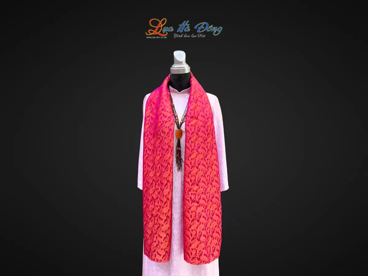 Khăn lụa tơ tằm dài họa tiết (7) Khăn lụa tơ tằm dài họa tiết đuôi công hồng cam