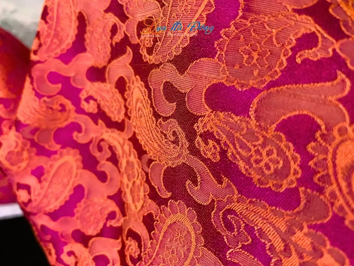 Khăn lụa tơ tằm dài họa tiết (9) Khăn lụa tơ tằm dài họa tiết đuôi công hồng cam