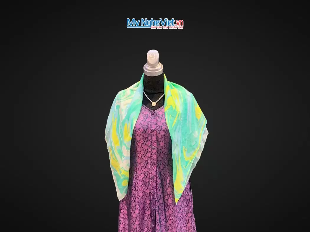 Khăn lụa tơ tằm thủy ấn (14) Khăn Lụa Vuông Thủy Ấn Tơ Tằm Màu Xanh Lá