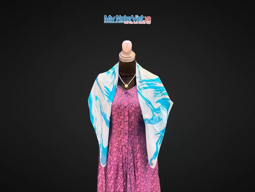 Khăn lụa tơ tằm thủy ấn (2) Khăn Lụa Vuông Thủy Ấn Tơ Tằm Màu Xanh