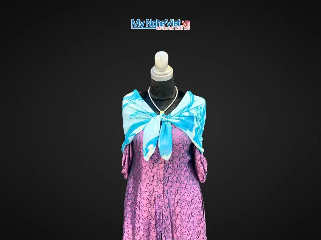 Khăn lụa tơ tằm thủy ấn (3) Khăn Lụa Vuông Thủy Ấn Tơ Tằm Màu Xanh