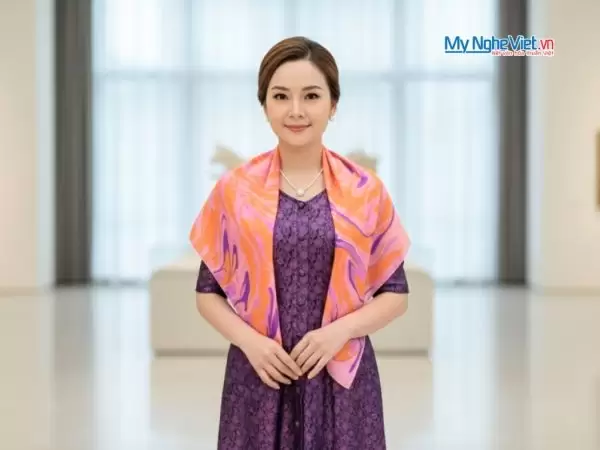 Khăn Lụa Vuông Thủy Ấn Tơ Tằm Màu Hồng Cam