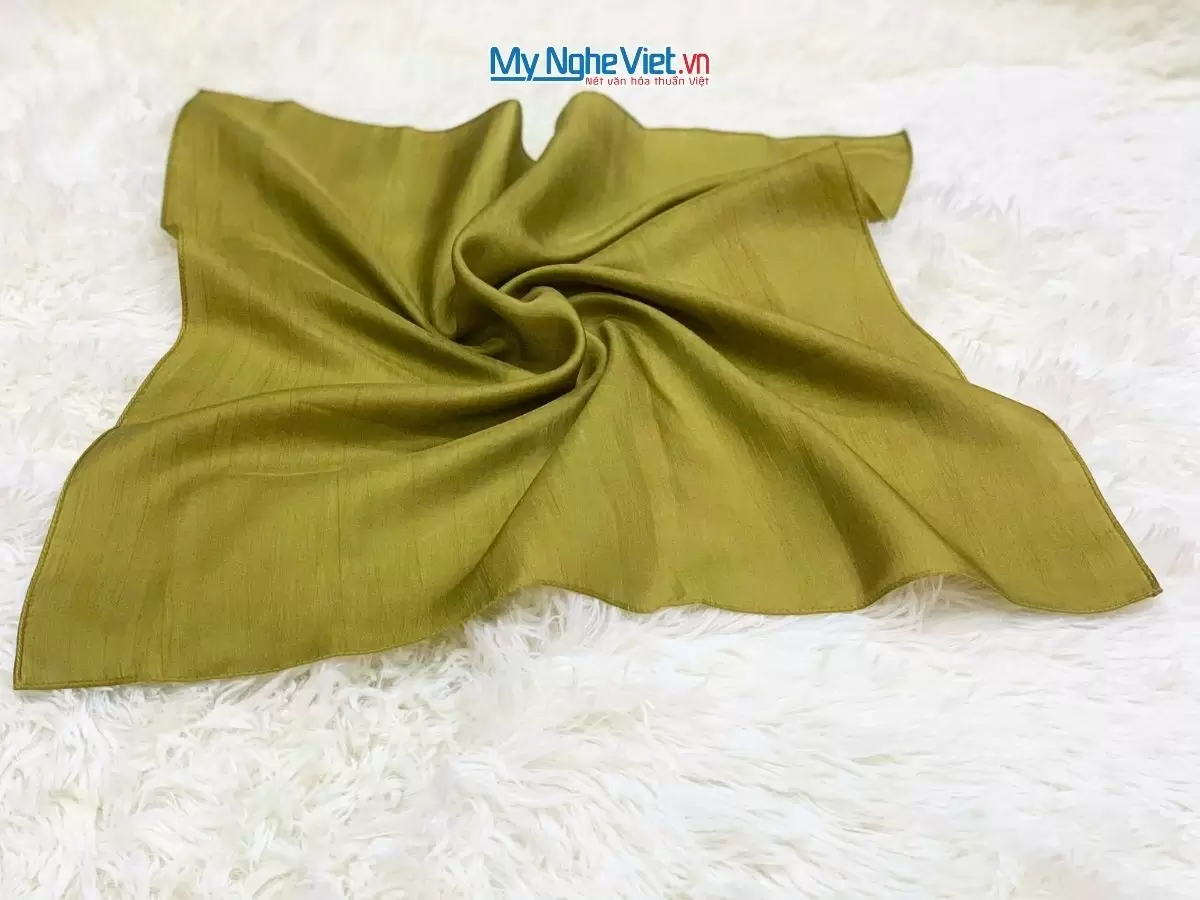 Khăn lụa vuông tơ tằm trơn (11) Khăn lụa vuông tơ tằm trơn màu xanh rêu